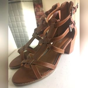 NWOT Transit sandals. Size 9.